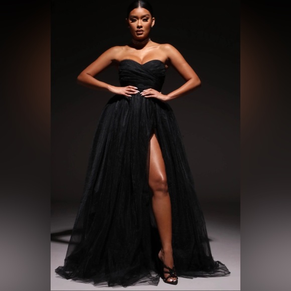 Fashion Nova Dresses & Skirts - NovaLuxe Elle Tulle Gown - Black Strapless Ultra Sexy Size M New NWT